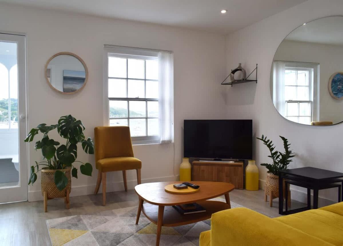 Breathtaking High Street Townhouse With Stunning Sea Views At 'The Old Fishermans Townhouse' Falmouth Luaran gambar
